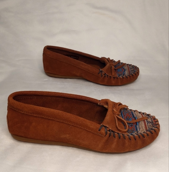 Minnetonka Suede Embroidered Toe Western Bohemian Coastal Cowgirl Boho Moccasins - Picture 6 of 9